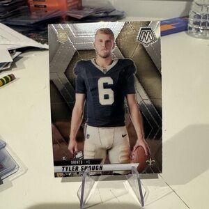 🔥 2025 Tyler Shough Panini Mosaic Rookie Card. New Orleans saints